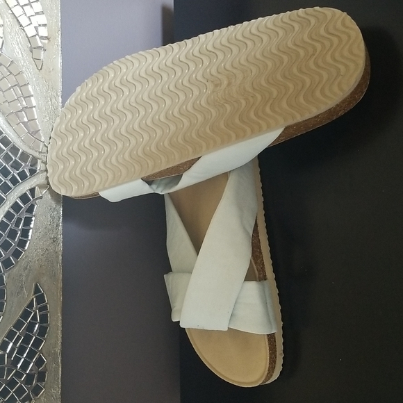 10W Slip-On Sandals - Picture 4 of 4